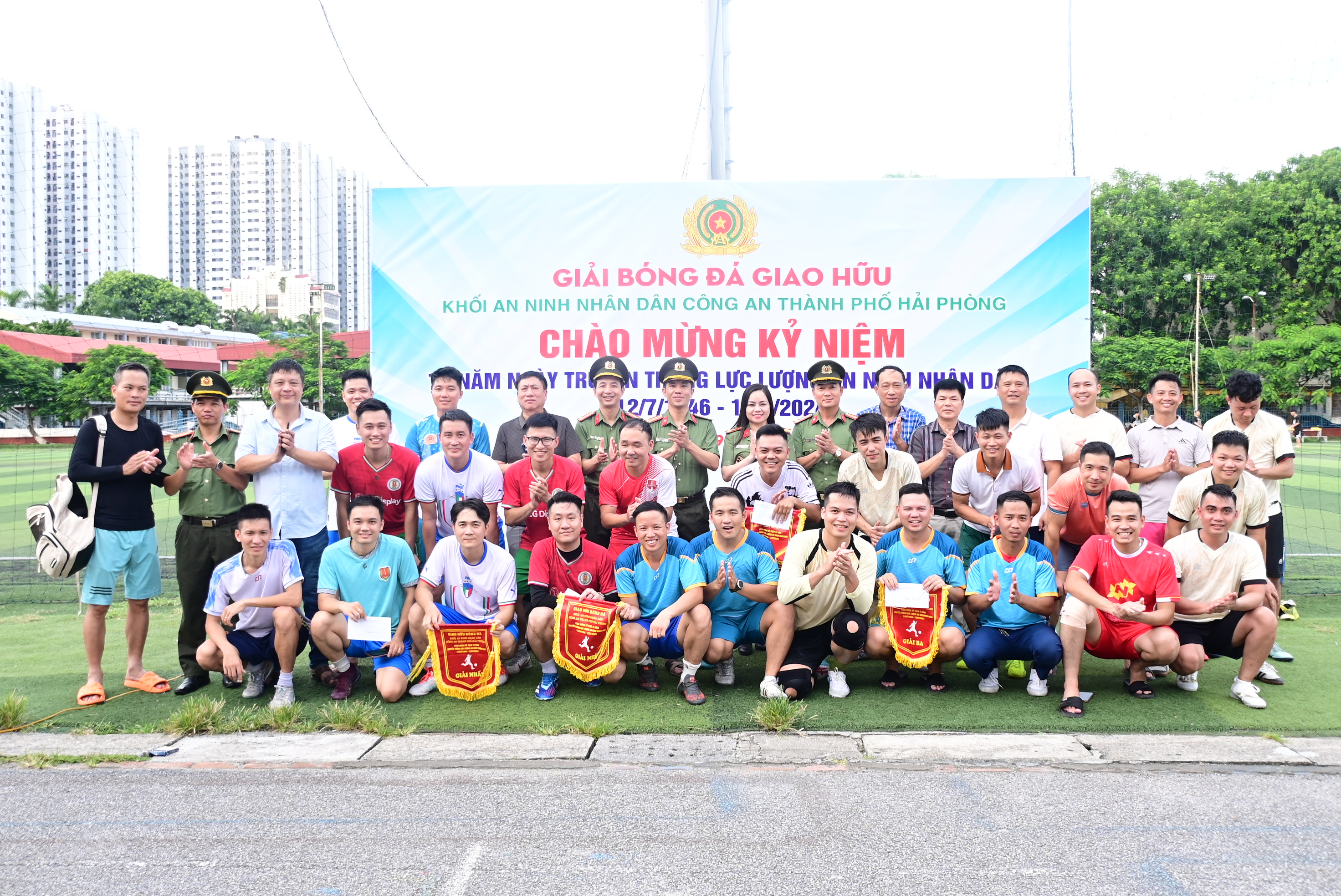 Giải giao hữu bóng đá nam 7 người Khối An ninh nhân dân CATP: Đội bóng Liên quân Phòng An ninh chính trị nội bộ - Phòng An ninh kinh tế đoạt giải Nhất 